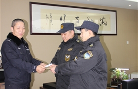 親切關(guān)懷 情暖人心 --浦東新區(qū)保安協(xié)會(huì)慰問宗保隊(duì)員