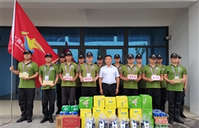 心系員工送粽子 濃情端午暖人心 —端午節(jié)前公司慰問(wèn)基層一線員工