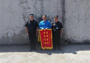 迷路老人心焦急 熱心特保來相助