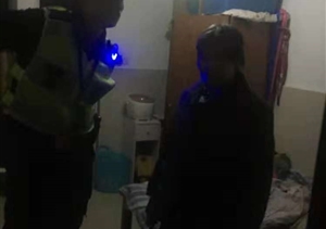 七旬老人深夜迷路，熱心特保護(hù)送回家 --五常輔警項(xiàng)目將迷路老人送