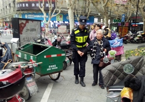 老人身體不適，幸遇宗保隊(duì)員 --臨平市容項(xiàng)目將身體不適老人送回家