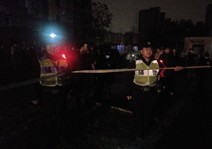 救人滅火忙不停 宗保隊(duì)員顯神威 ——五常輔警幫忙救人、救火