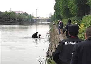 有驚無(wú)險(xiǎn)！宗保特保勇救跳河輕生女子 --張江輔警隊(duì)員勇救跳河輕生