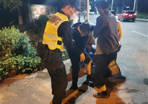 救助受傷老人  愛心彰顯品格——民泰保安駐閑林輔警項目隊員救助