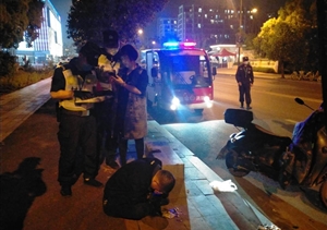 醉酒男子騎車摔倒  巡邏保安熱心救助 ——民泰公司駐閑林輔警項目