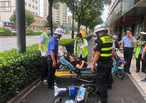 執(zhí)勤路遇交通事故  民泰保安幫助獲贊——民泰公司駐臨平市容項目