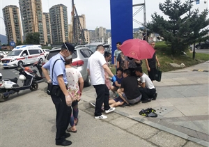 女子街頭暈倒  保安伸手施救——浙江民泰駐星橋市容項(xiàng)目救助暈倒