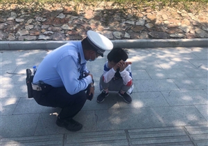 年幼男孩離家出走 宗保隊員熱心守護—閔行虹橋交通輔警項目隊員幫