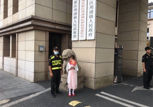 路遇走散女童  隊(duì)員熱情相助—周浦市容隊(duì)員幫助走散女童