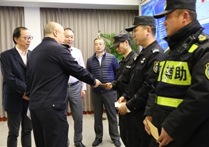 市公安局治安總隊(duì)保安管理處慰問宗保公司舍己救人隊(duì)員