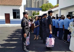 金山衛(wèi)鎮(zhèn)黨委書記一行慰問宗保隊(duì)員