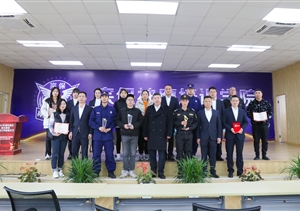 表彰獎勵鼓士氣 凝心聚力促發(fā)展—公司領(lǐng)導(dǎo)赴一線表彰獎勵員工